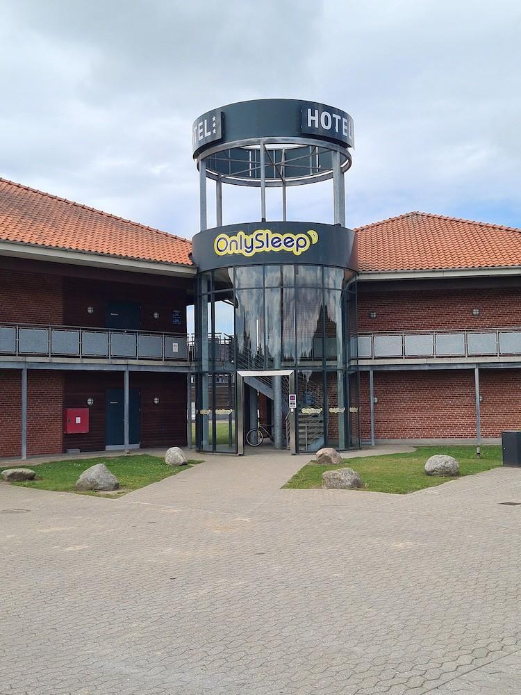 OnlySleep Trafikcenter Hotel Slagelse Buitenkant foto
